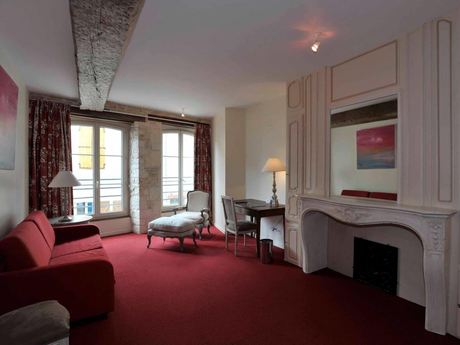 Le Marius Hotel Les Riceys Exterior foto